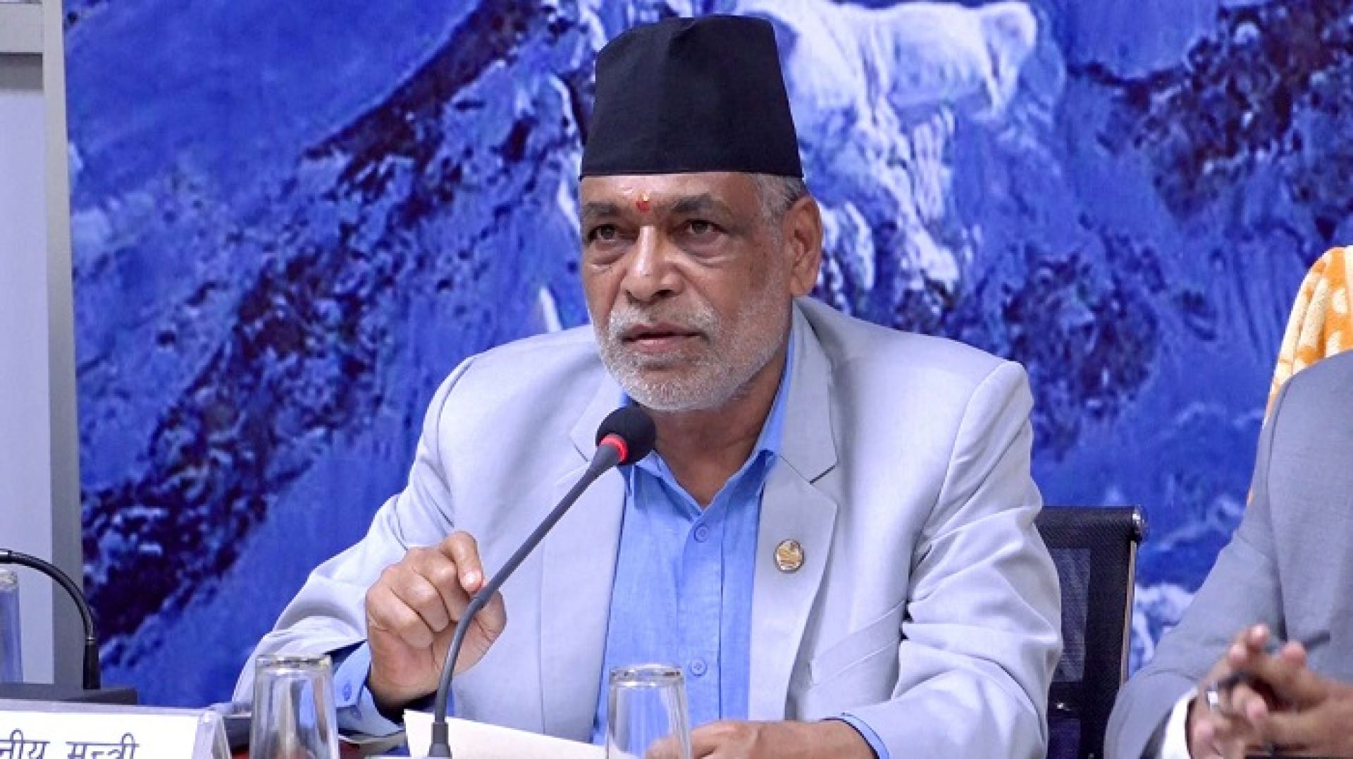 मलको अभाव छैन तर पर्याप्त उपलब्ध गराउन सकिदैन्: मन्त्री अधिकारी